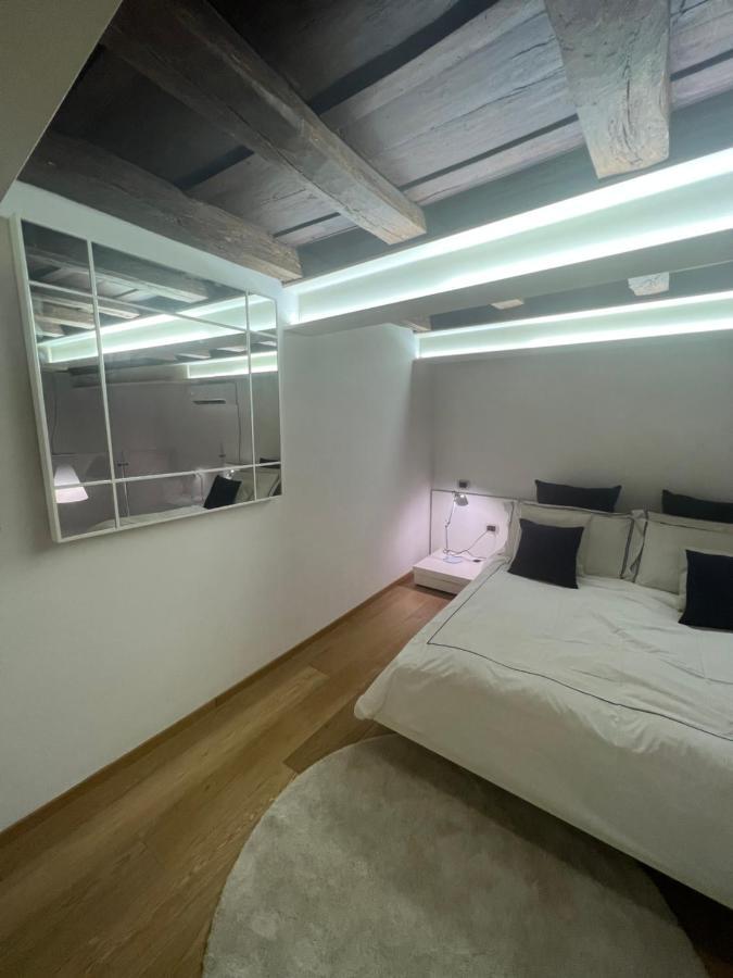 Elegante Appartamento Borgo San Jacopo Florence Luaran gambar